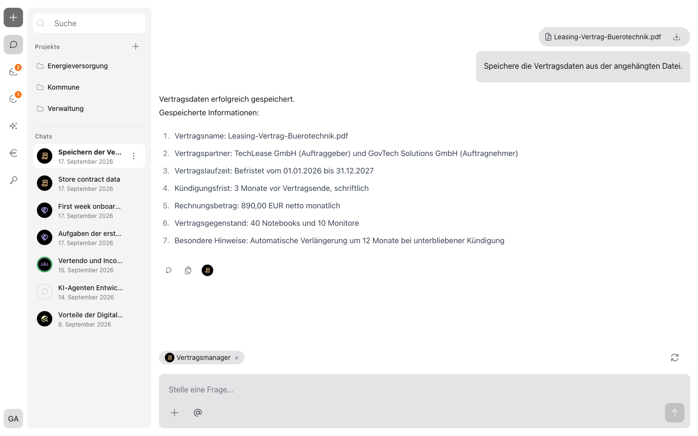 Der Chat mit dem ausgewählten Vertragsmanager – die Aufforderung, die Vertragsdaten aus der angehängten Datei zu speichern, und die Bestätigung des Agenten