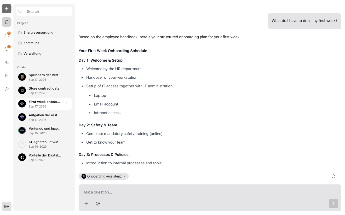 The chat with the selected Onboarding-Assistenz – the question “What do I have to do in my first week?” and the answer from the stored knowledge